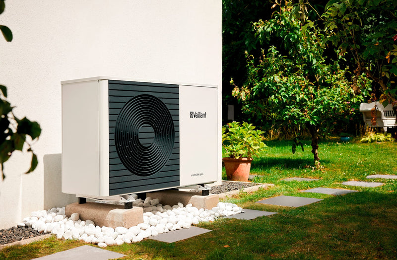 Pompa di calore aria-acqua 15 Kw Vaillant aroTHERM plus VWL 155/6 A 230V S3 monoblocco inverter monofase R290